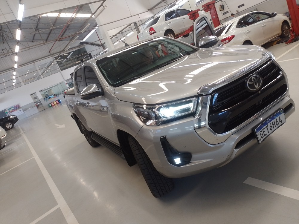 TOYOTA HILUX 2.8 D-4D TURBO DIESEL CD SRX 4X4 AUTOM&Aacute;TICO