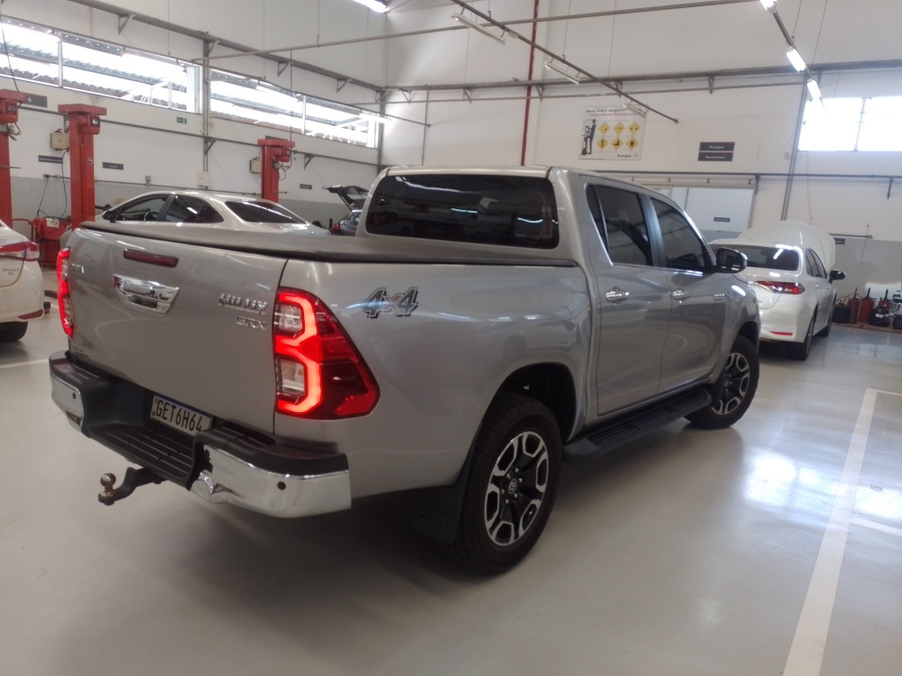 TOYOTA HILUX 2.8 D-4D TURBO DIESEL CD SRX 4X4 AUTOM&Aacute;TICO