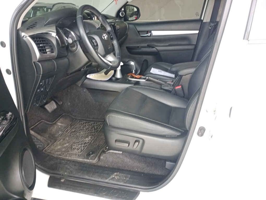 TOYOTA HILUX 2.8 D-4D TURBO DIESEL CD SRX PLUS 4X4 AUTOM&Aacute;TICO