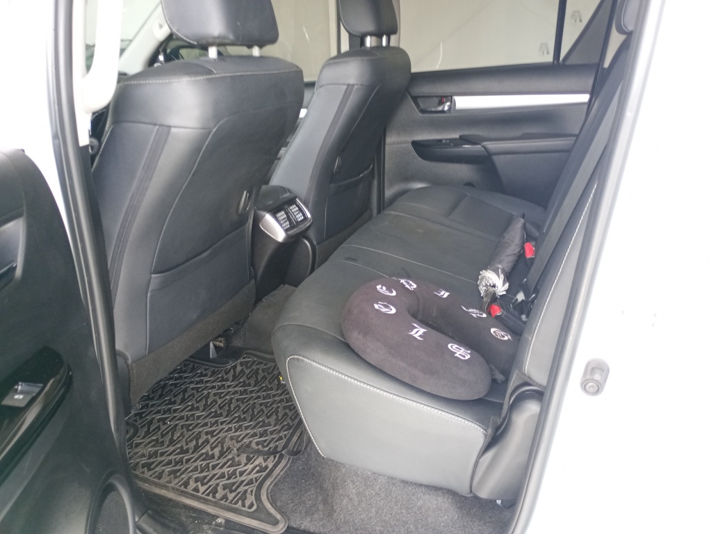 TOYOTA HILUX 2.8 D-4D TURBO DIESEL CD SRX PLUS 4X4 AUTOM&Aacute;TICO