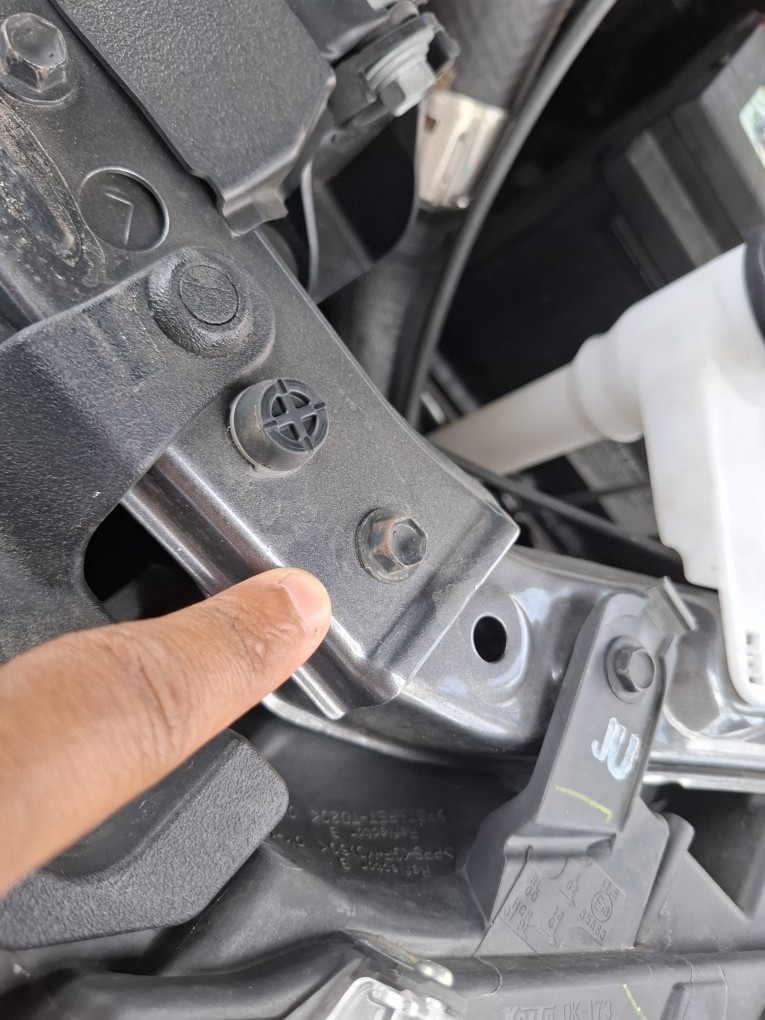 TOYOTA HILUX 2.8 D-4D TURBO DIESEL CD SRV 4X4 AUTOM&Aacute;TICO