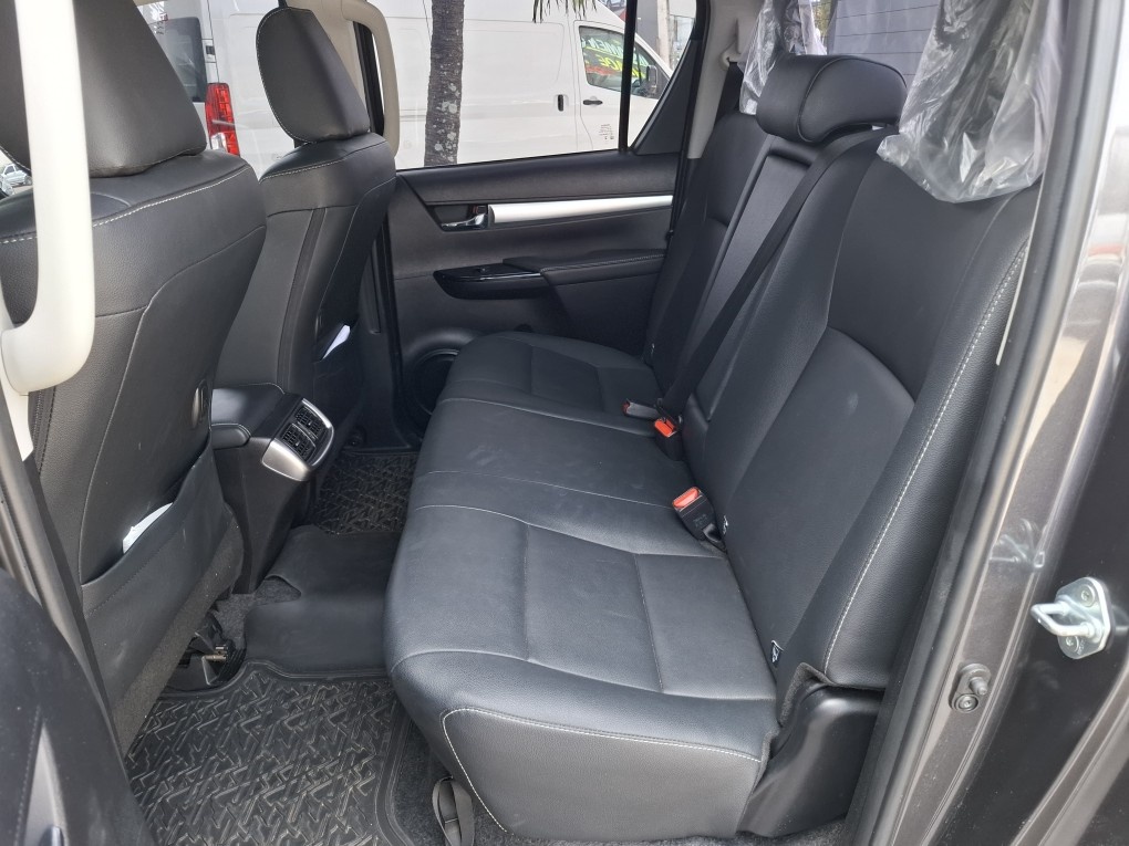 TOYOTA HILUX 2.8 D-4D TURBO DIESEL CD SRV 4X4 AUTOM&Aacute;TICO