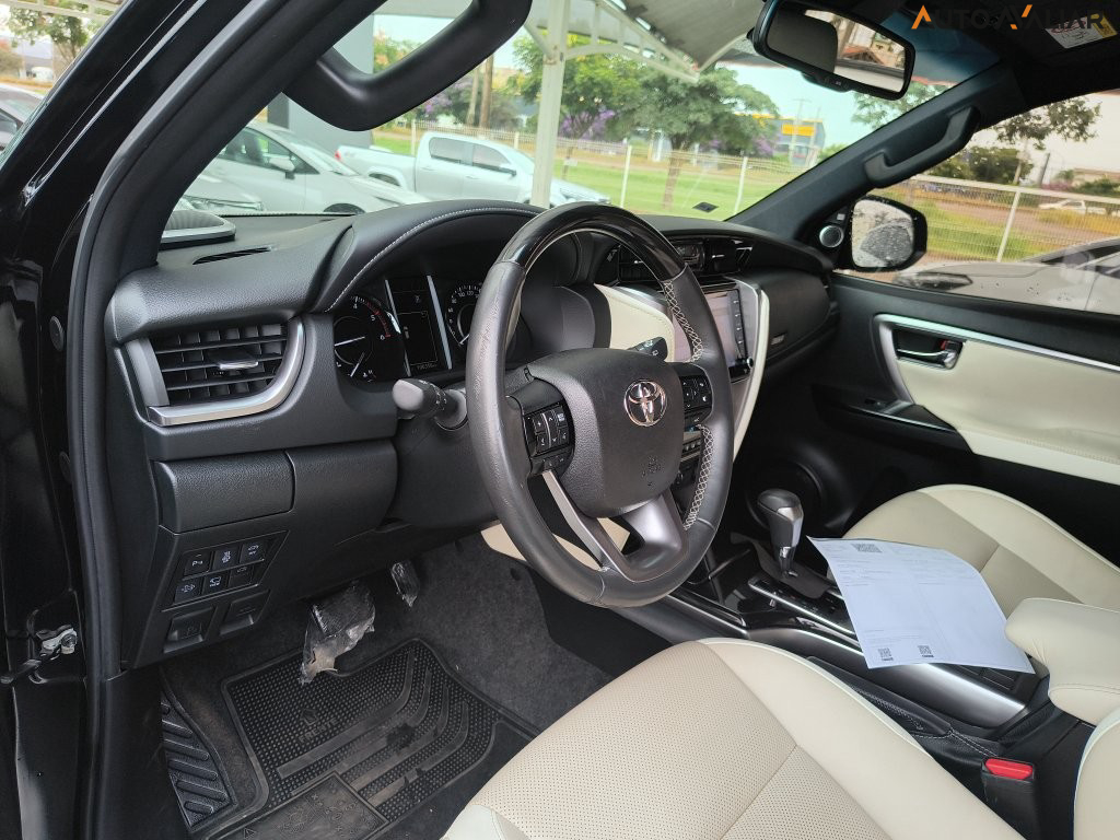 TOYOTA HILUX SW4 2.8 D-4D TURBO DIESEL DIAMOND 7L 4X4 AUTOM&Aacute;TICO