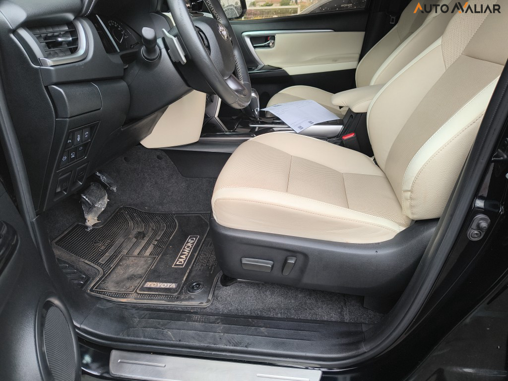 TOYOTA HILUX SW4 2.8 D-4D TURBO DIESEL DIAMOND 7L 4X4 AUTOM&Aacute;TICO