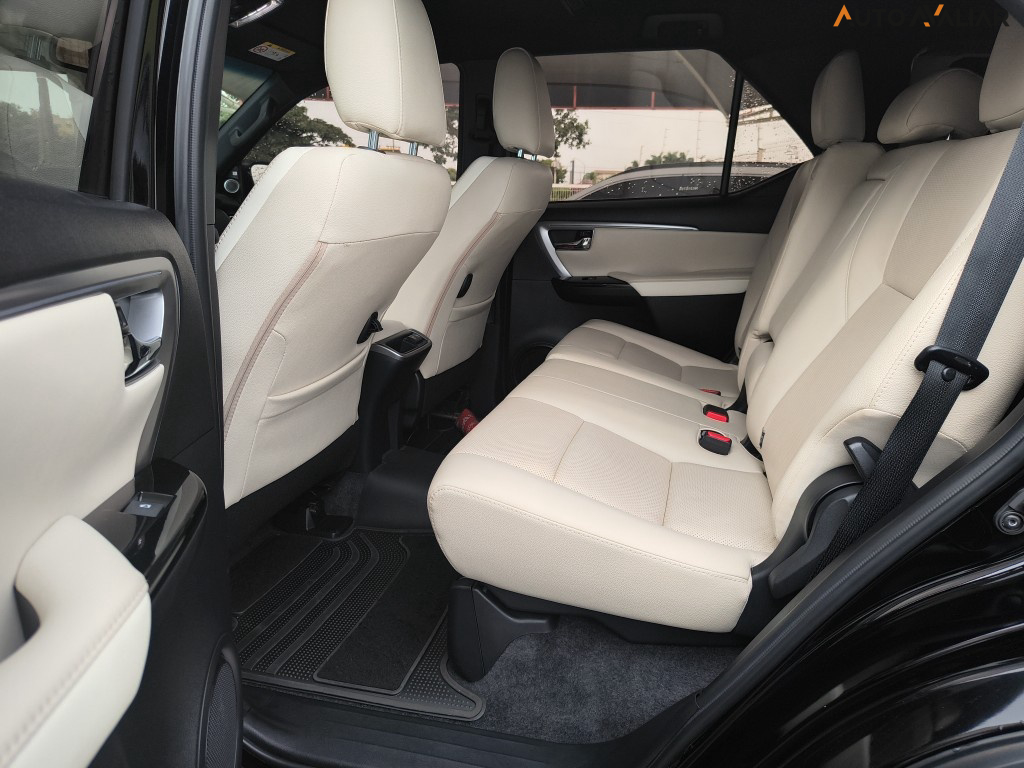 TOYOTA HILUX SW4 2.8 D-4D TURBO DIESEL DIAMOND 7L 4X4 AUTOM&Aacute;TICO