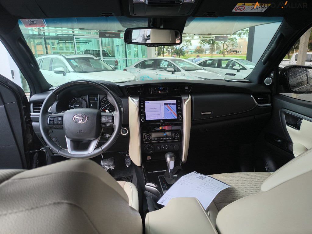 TOYOTA HILUX SW4 2.8 D-4D TURBO DIESEL DIAMOND 7L 4X4 AUTOM&Aacute;TICO