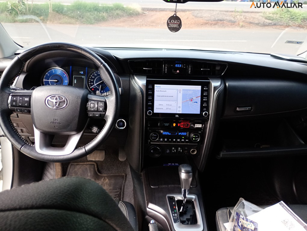 TOYOTA HILUX SW4 2.8 D-4D TURBO DIESEL SRX 7L 4X4 AUTOM&Aacute;TICO