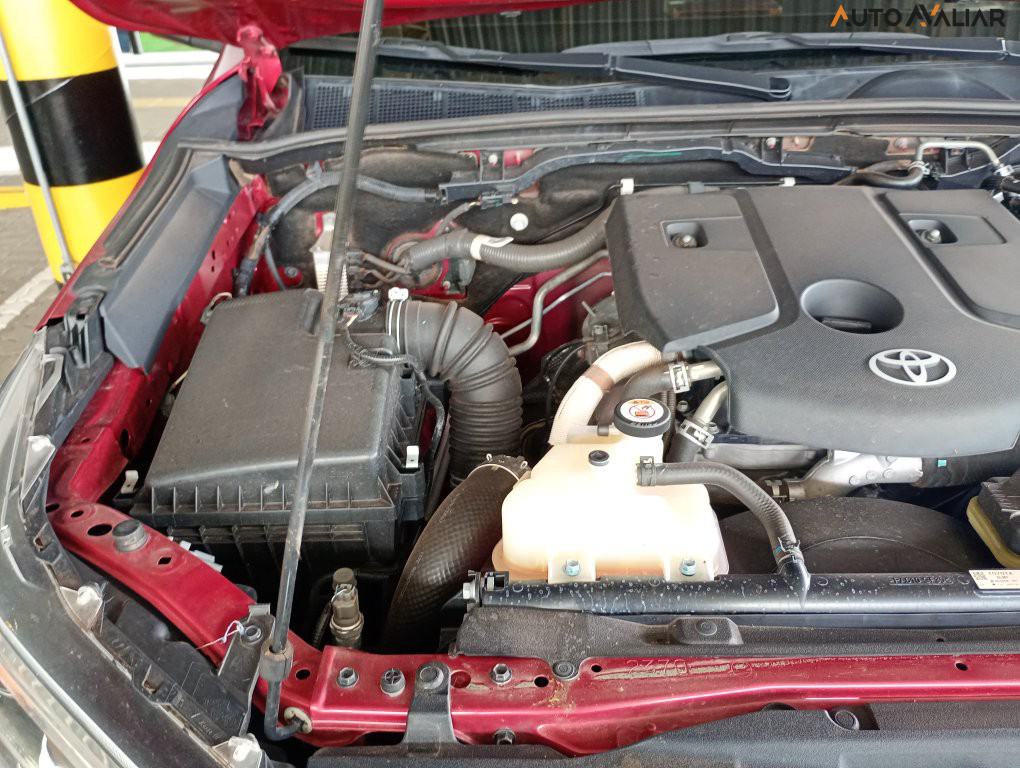 TOYOTA HILUX 2.8 D-4D TURBO DIESEL CD SRX 4X4 AUTOM&Aacute;TICO