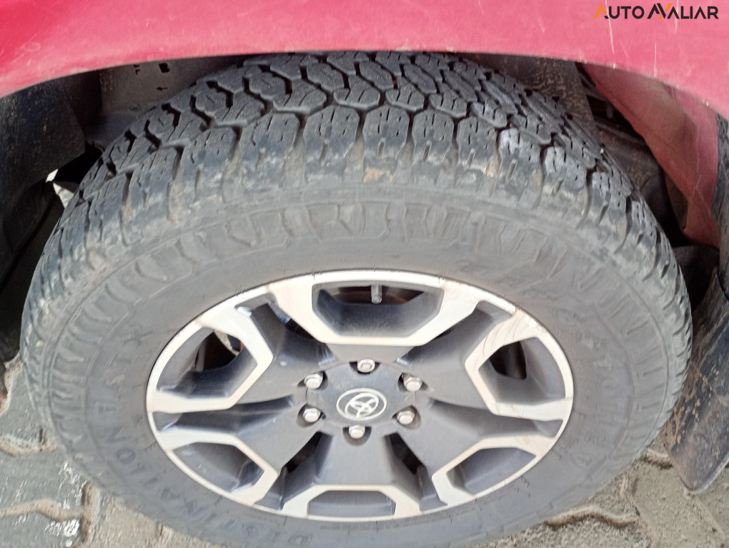 TOYOTA HILUX 2.8 D-4D TURBO DIESEL CD SRX 4X4 AUTOM&Aacute;TICO