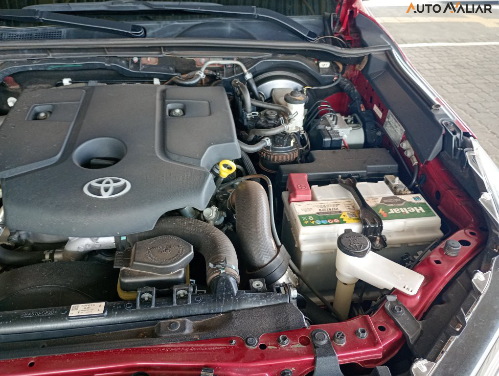 TOYOTA HILUX 2.8 D-4D TURBO DIESEL CD SRX 4X4 AUTOM&Aacute;TICO