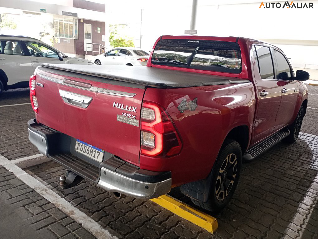 TOYOTA HILUX 2.8 D-4D TURBO DIESEL CD SRX 4X4 AUTOM&Aacute;TICO