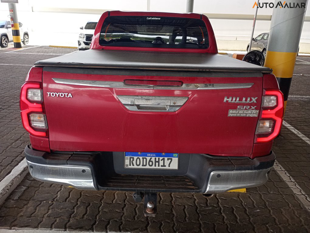 TOYOTA HILUX 2.8 D-4D TURBO DIESEL CD SRX 4X4 AUTOM&Aacute;TICO
