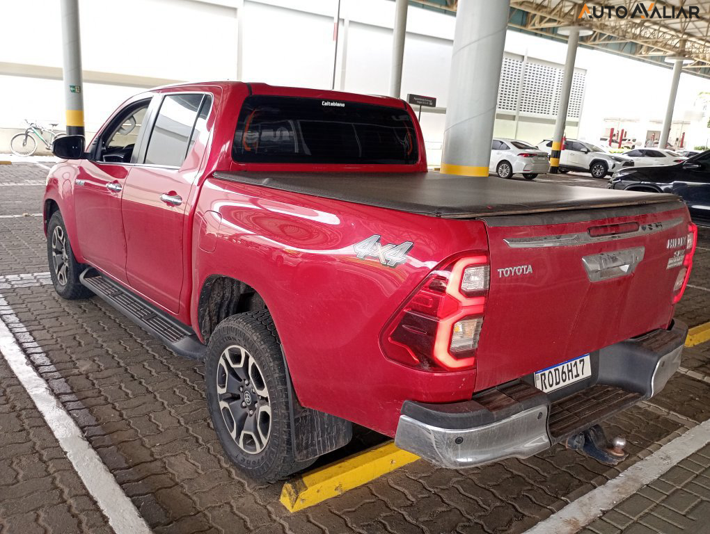 TOYOTA HILUX 2.8 D-4D TURBO DIESEL CD SRX 4X4 AUTOM&Aacute;TICO