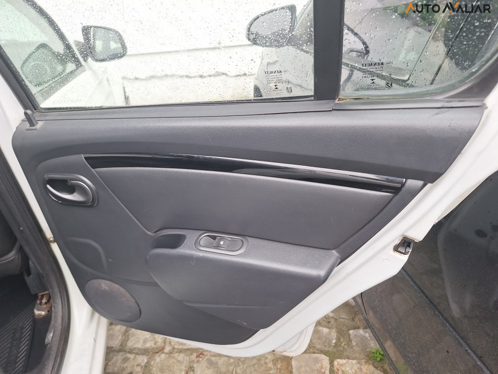 RENAULT SANDERO 1.6 PRIVILEGE 16V FLEX 4P AUTOMATICO