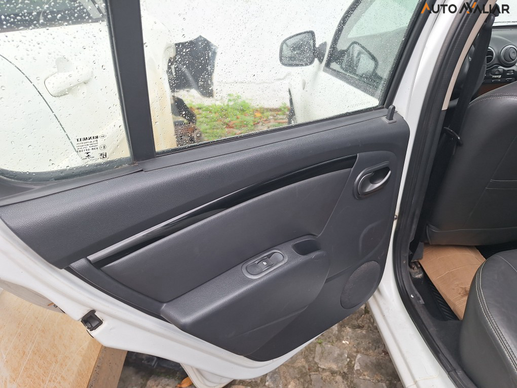 RENAULT SANDERO 1.6 PRIVILEGE 16V FLEX 4P AUTOMATICO