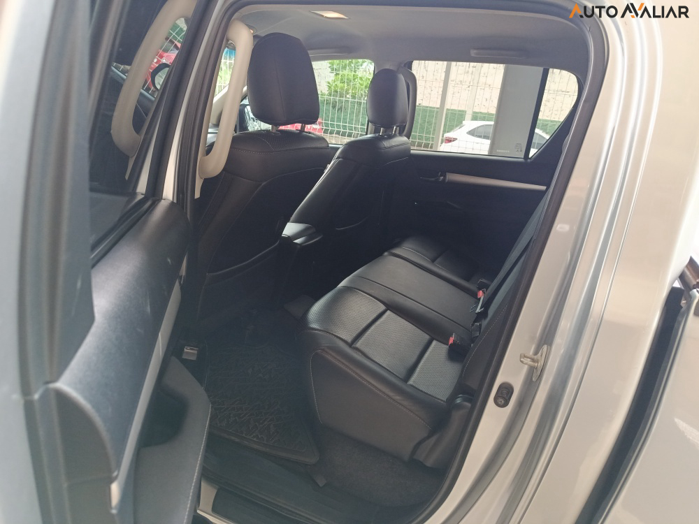 TOYOTA HILUX 2.8 D-4D TURBO DIESEL CD SR 4X4 AUTOM&Aacute;TICO