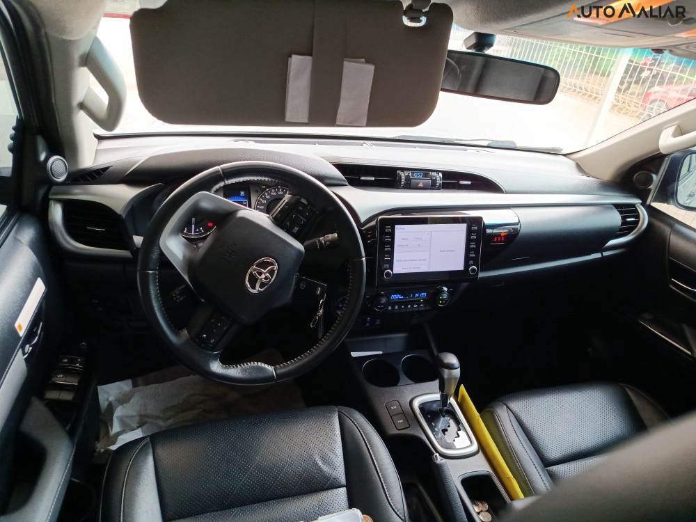 TOYOTA HILUX 2.8 D-4D TURBO DIESEL CD SR 4X4 AUTOM&Aacute;TICO