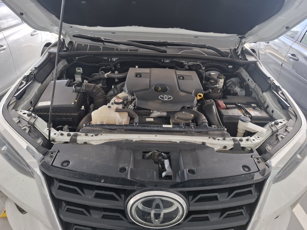 TOYOTA HILUX SW4 2.8 D-4D TURBO DIESEL SRX 7L 4X4 AUTOM&Aacute;TICO