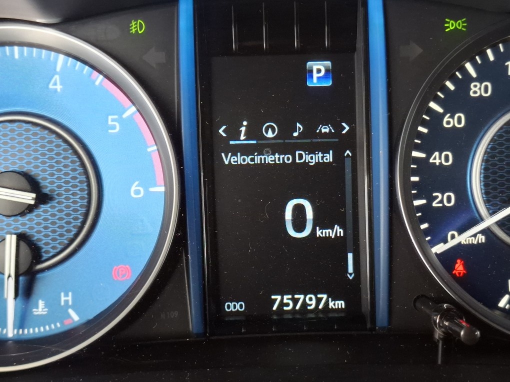 TOYOTA HILUX SW4 2.8 D-4D TURBO DIESEL SRX 7L 4X4 AUTOM&Aacute;TICO