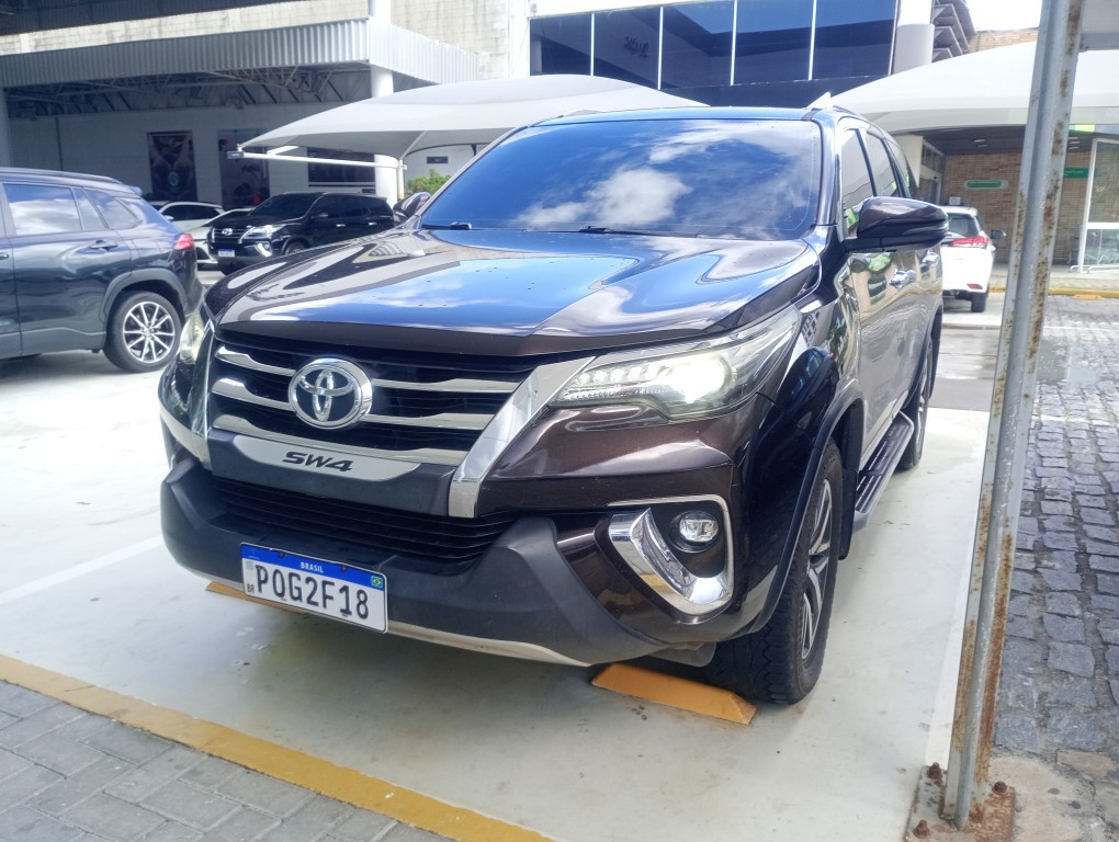 TOYOTA HILUX SW4 2.8 SRX 4X4 7 LUGARES 16V TURBO INTERCOOLER DIESEL 4P AUTOMATICO