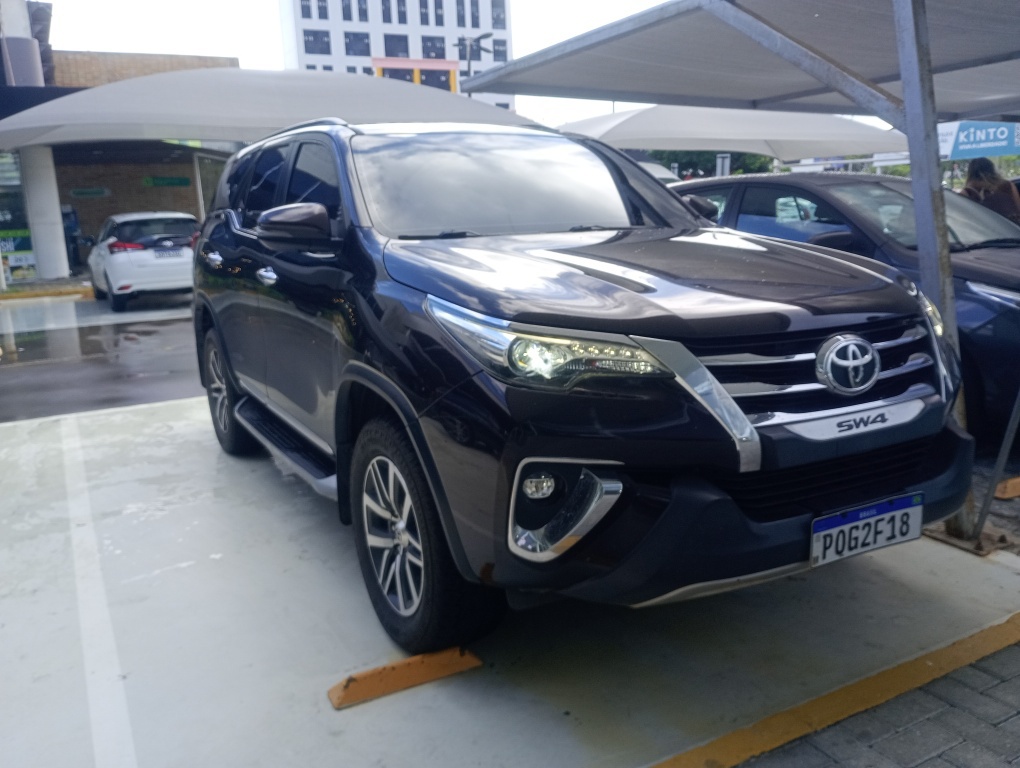 TOYOTA HILUX SW4 2.8 SRX 4X4 7 LUGARES 16V TURBO INTERCOOLER DIESEL 4P AUTOMATICO