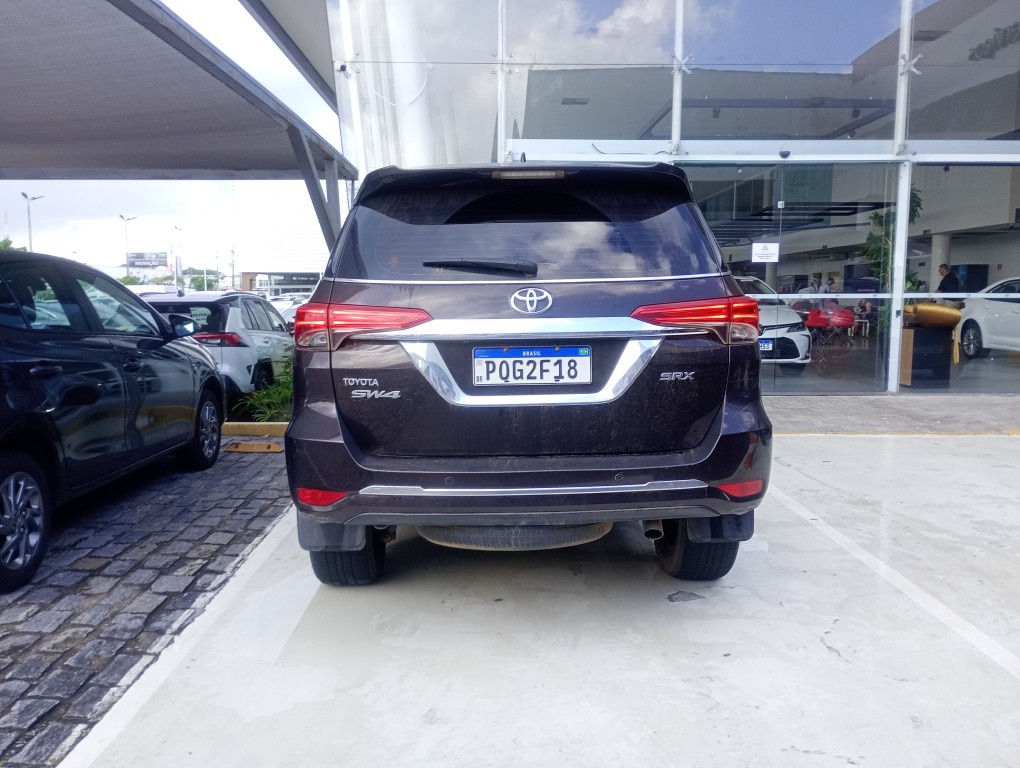 TOYOTA HILUX SW4 2.8 SRX 4X4 7 LUGARES 16V TURBO INTERCOOLER DIESEL 4P AUTOMATICO