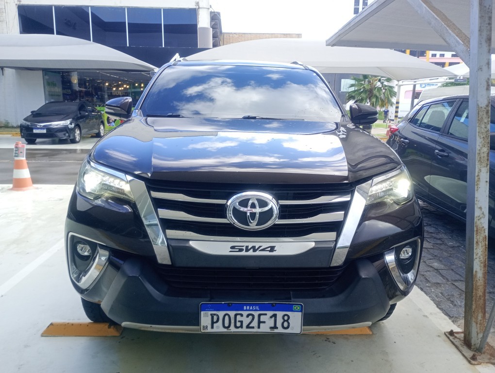 TOYOTA HILUX SW4 2.8 SRX 4X4 7 LUGARES 16V TURBO INTERCOOLER DIESEL 4P AUTOMATICO