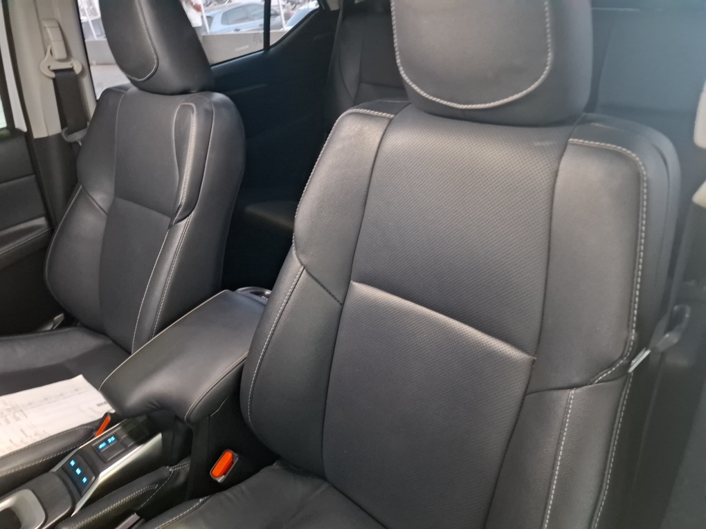 TOYOTA HILUX SW4 2.8 D-4D TURBO DIESEL SRX PLATINUM 7L 4X4 AUTOM&Aacute;TICO