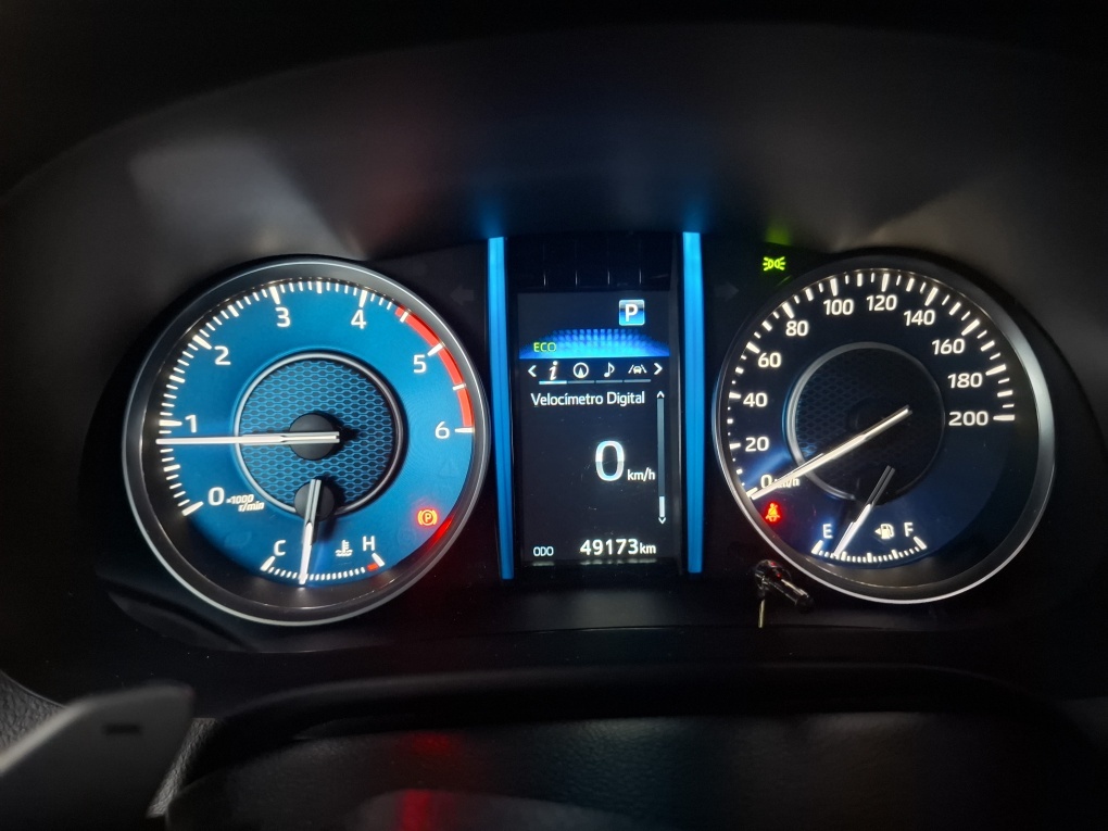 TOYOTA HILUX SW4 2.8 D-4D TURBO DIESEL SRX PLATINUM 7L 4X4 AUTOM&Aacute;TICO
