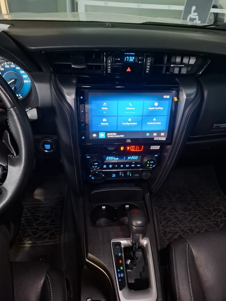 TOYOTA HILUX SW4 2.8 D-4D TURBO DIESEL SRX PLATINUM 7L 4X4 AUTOM&Aacute;TICO