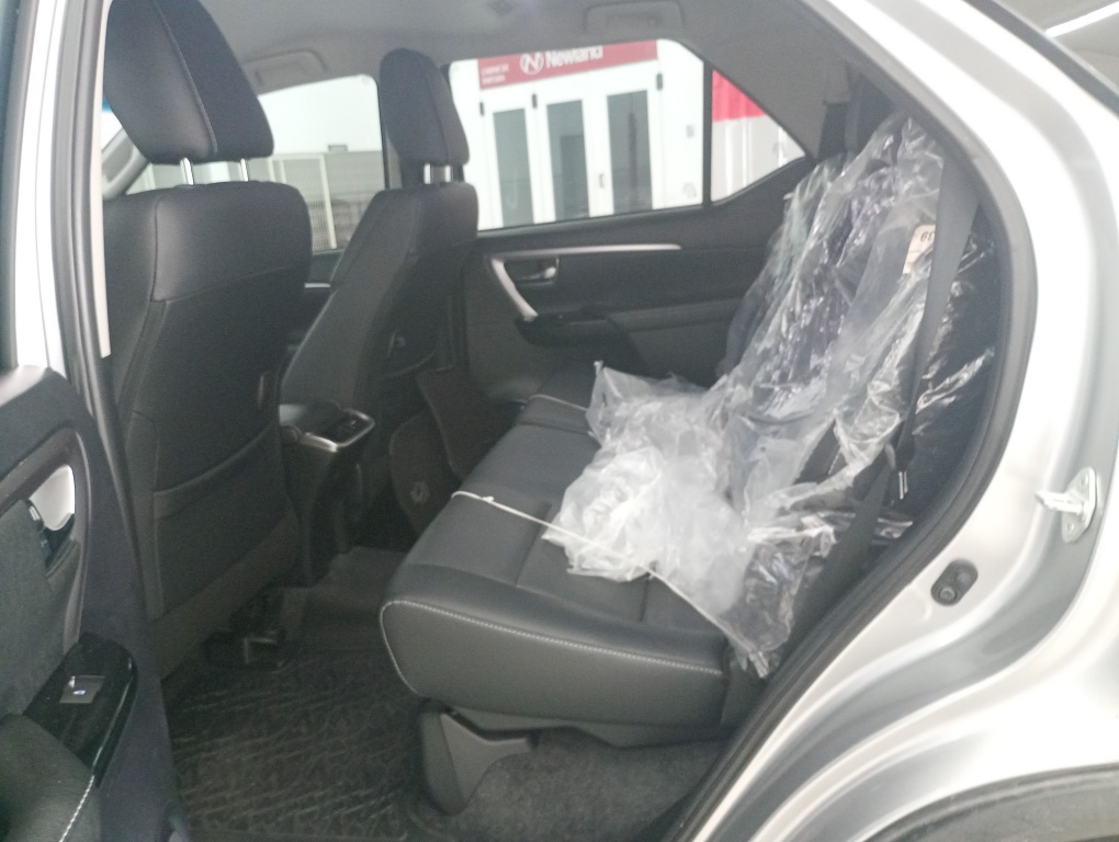 TOYOTA HILUX SW4 2.8 D-4D TURBO DIESEL SRX 7L 4X4 AUTOM&Aacute;TICO