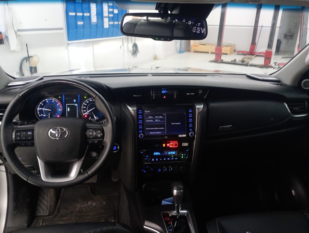 TOYOTA HILUX SW4 2.8 D-4D TURBO DIESEL SRX 7L 4X4 AUTOM&Aacute;TICO