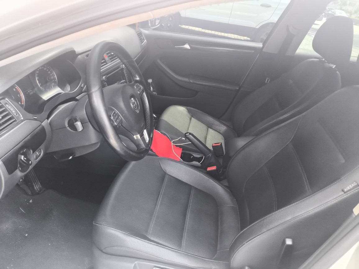 VOLKSWAGEN JETTA 2.0 COMFORTLINE FLEX 4P MANUAL