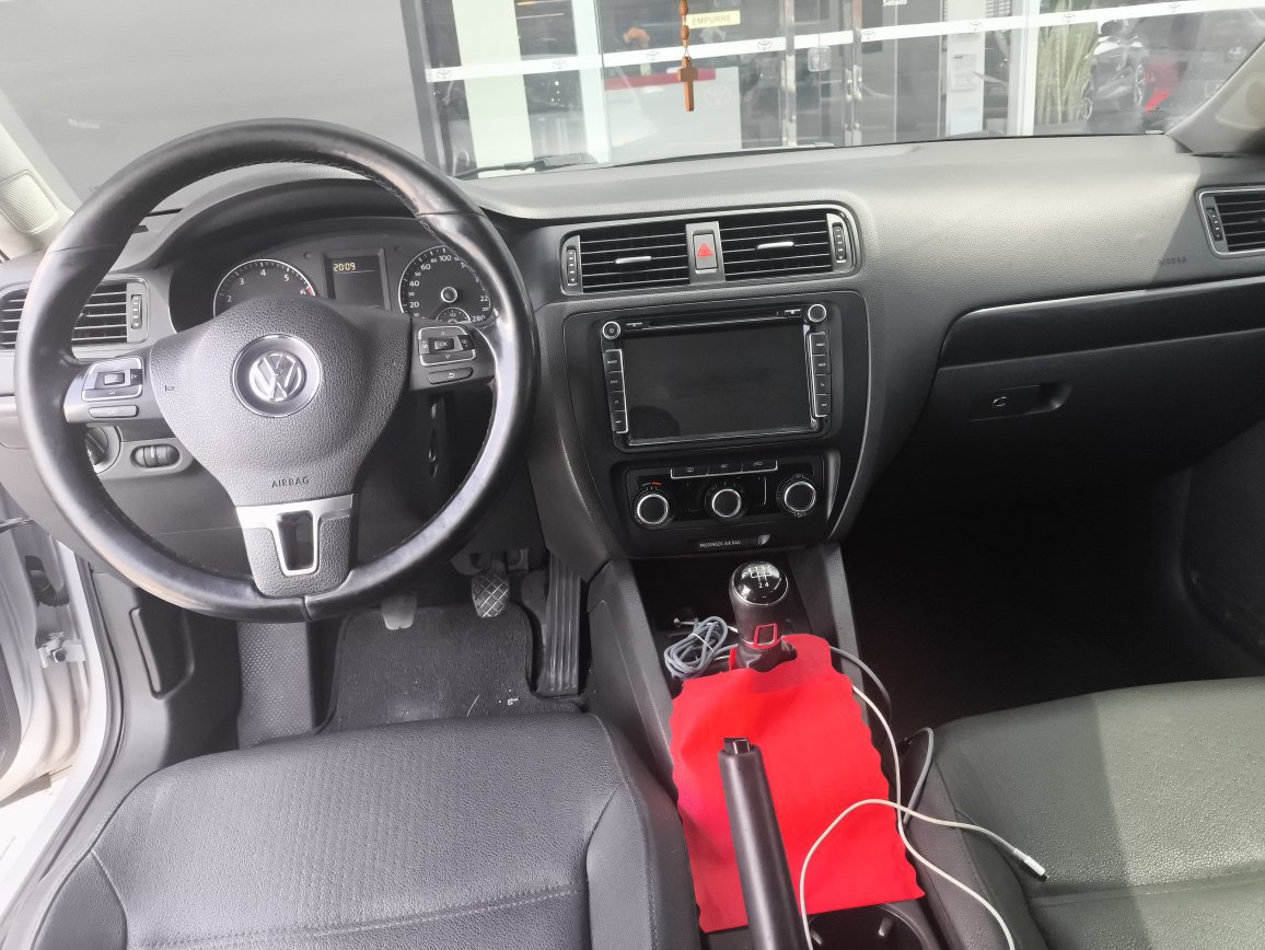 VOLKSWAGEN JETTA 2.0 COMFORTLINE FLEX 4P MANUAL