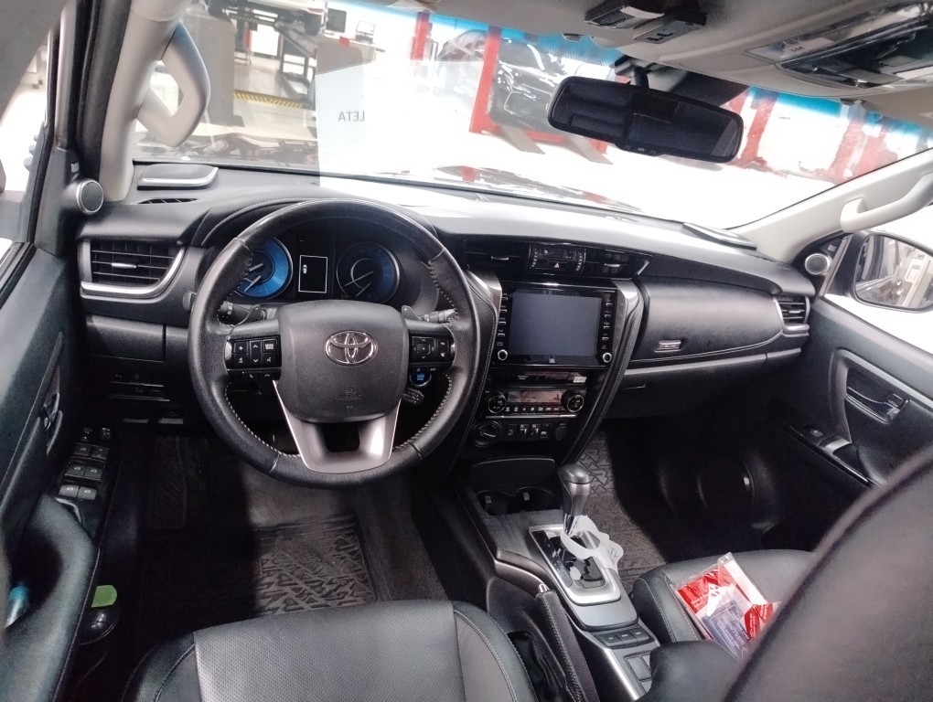 TOYOTA HILUX SW4 2.8 D-4D TURBO DIESEL SRX 4X4 AUTOM&Aacute;TICO