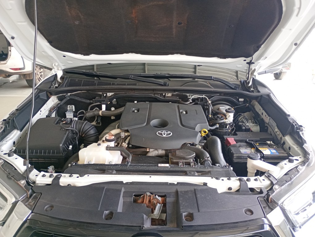 TOYOTA HILUX 2.8 D-4D TURBO DIESEL CD SRX PLUS 4X4 AUTOM&Aacute;TICO