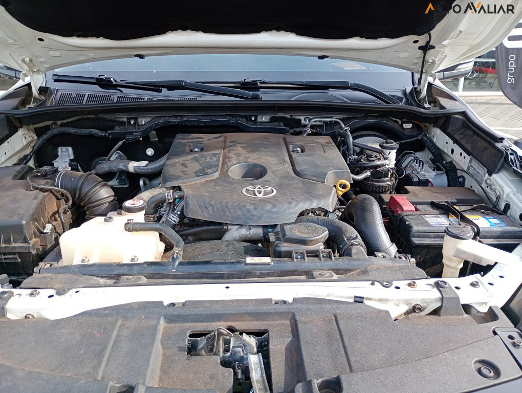 TOYOTA HILUX SW4 2.8 D-4D TURBO DIESEL SRX 7L 4X4 AUTOM&Aacute;TICO