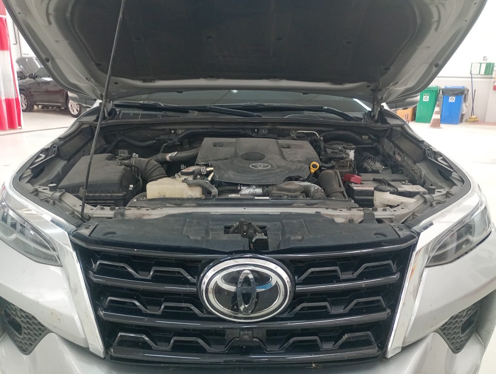 TOYOTA HILUX SW4 2.8 D-4D TURBO DIESEL SRX 7L 4X4 AUTOM&Aacute;TICO