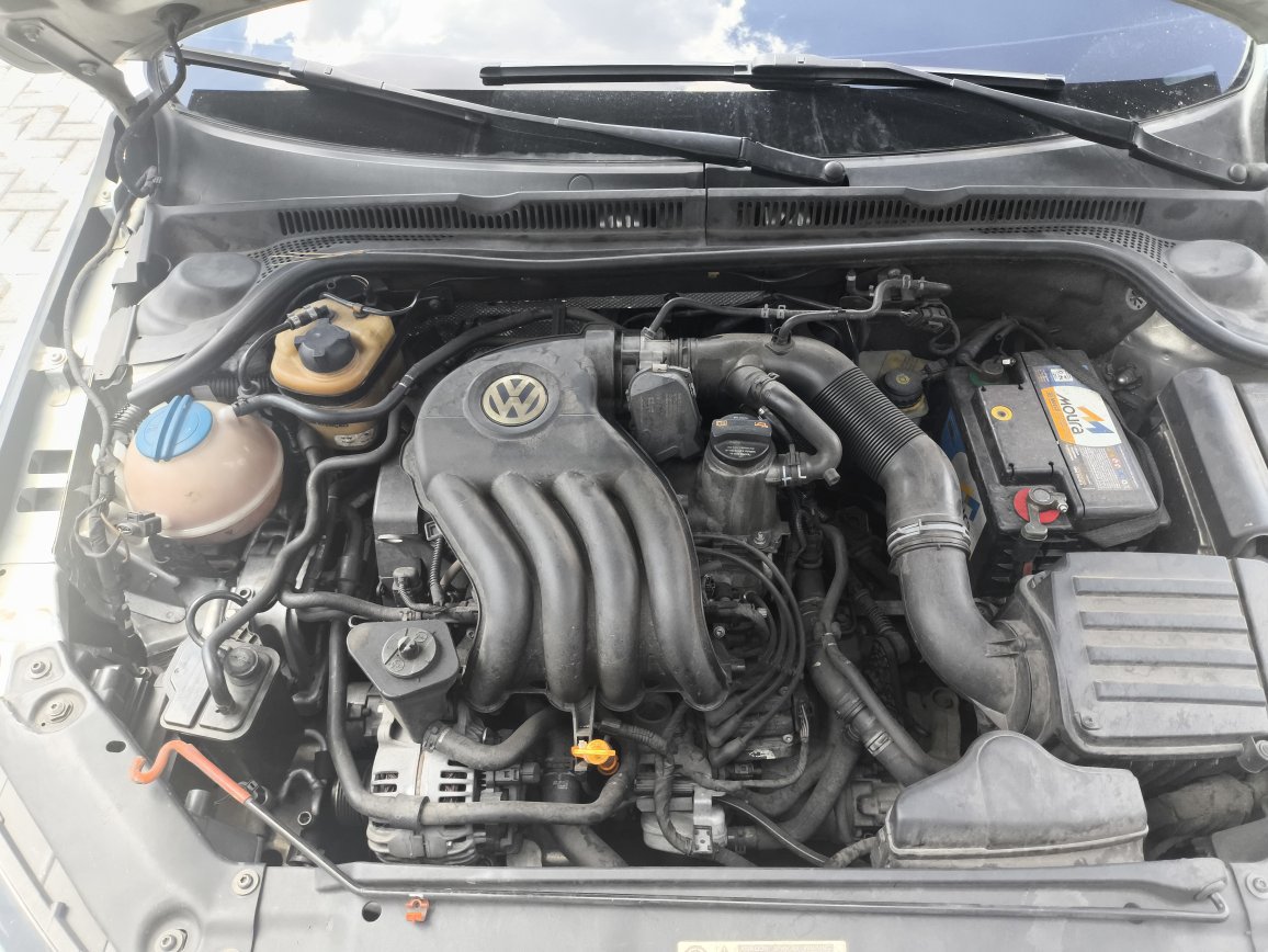 VOLKSWAGEN JETTA 2.0 COMFORTLINE FLEX 4P MANUAL