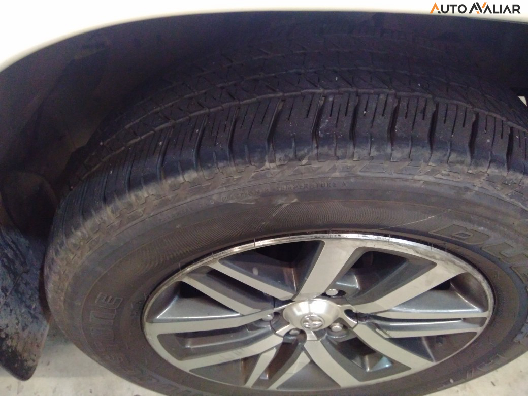 TOYOTA HILUX 2.8  TURBO DIESEL CD SRV 4X4 AUTOM&Aacute;TICO