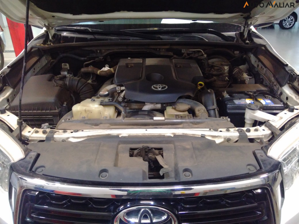 TOYOTA HILUX 2.8  TURBO DIESEL CD SRV 4X4 AUTOM&Aacute;TICO