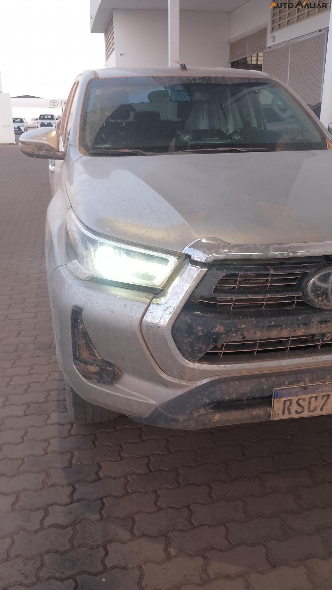 TOYOTA HILUX 2.8 D-4D TURBO DIESEL CD SRX 4X4 AUTOM&Aacute;TICO