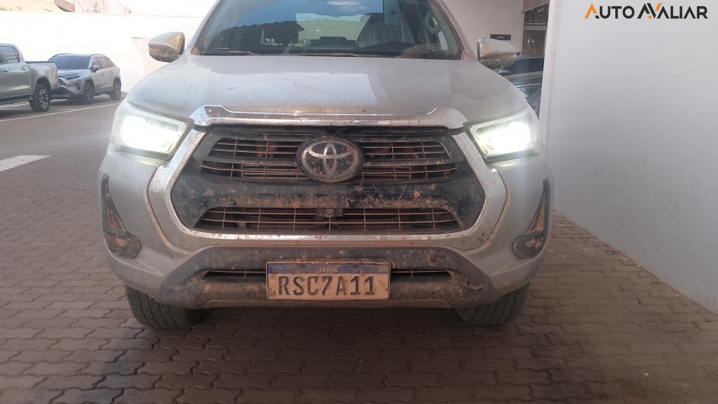 TOYOTA HILUX 2.8 D-4D TURBO DIESEL CD SRX 4X4 AUTOM&Aacute;TICO