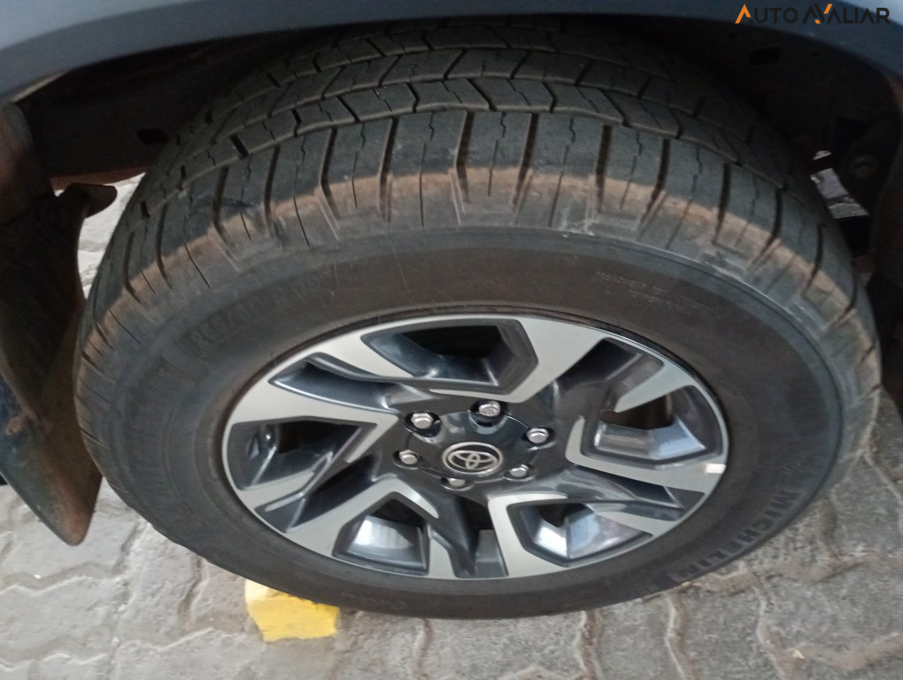 TOYOTA HILUX SW4 2.8 D-4D TURBO DIESEL DIAMOND 7L 4X4 AUTOM&Aacute;TICO