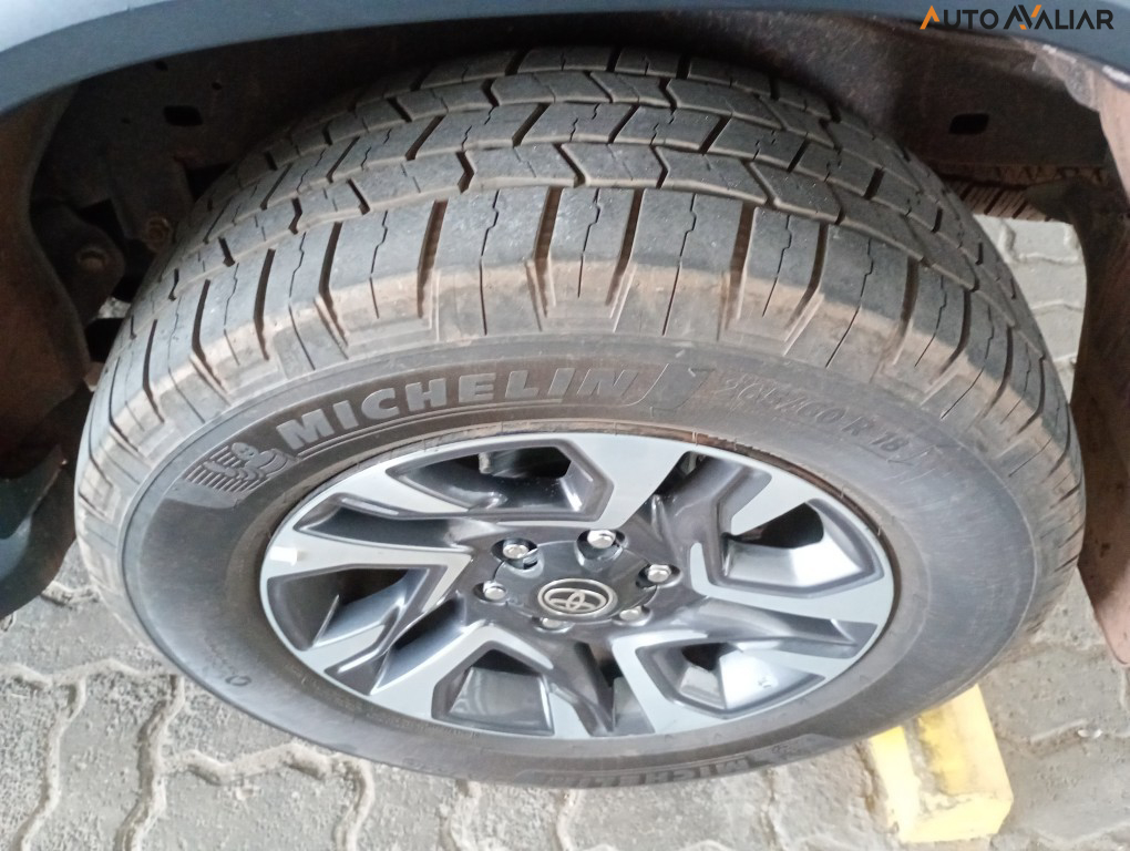 TOYOTA HILUX SW4 2.8 D-4D TURBO DIESEL DIAMOND 7L 4X4 AUTOM&Aacute;TICO