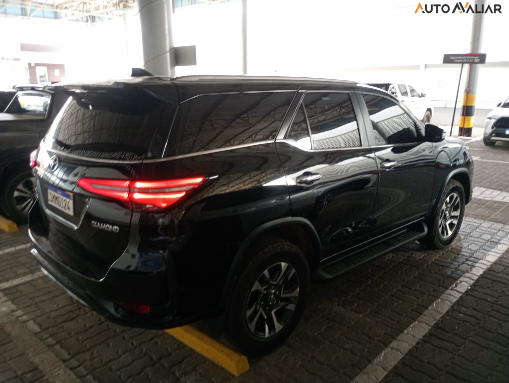 TOYOTA HILUX SW4 2.8 D-4D TURBO DIESEL DIAMOND 7L 4X4 AUTOM&Aacute;TICO