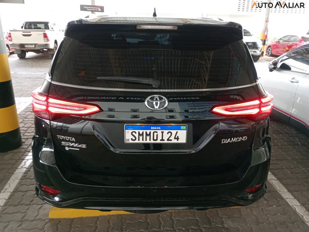 TOYOTA HILUX SW4 2.8 D-4D TURBO DIESEL DIAMOND 7L 4X4 AUTOM&Aacute;TICO