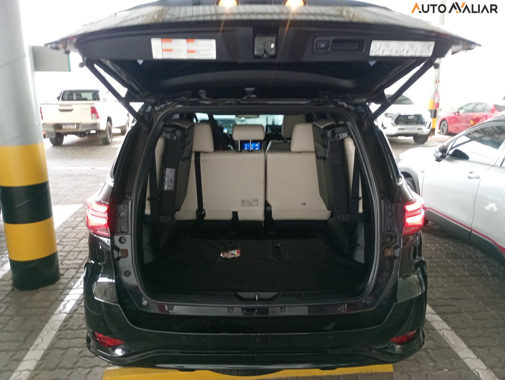 TOYOTA HILUX SW4 2.8 D-4D TURBO DIESEL DIAMOND 7L 4X4 AUTOM&Aacute;TICO