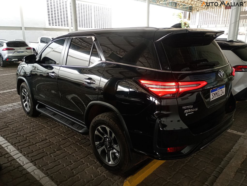 TOYOTA HILUX SW4 2.8 D-4D TURBO DIESEL DIAMOND 7L 4X4 AUTOM&Aacute;TICO