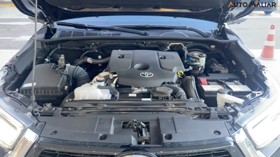 TOYOTA HILUX 2.8 D-4D TURBO DIESEL CD SRX 4X4 AUTOM&Aacute;TICO